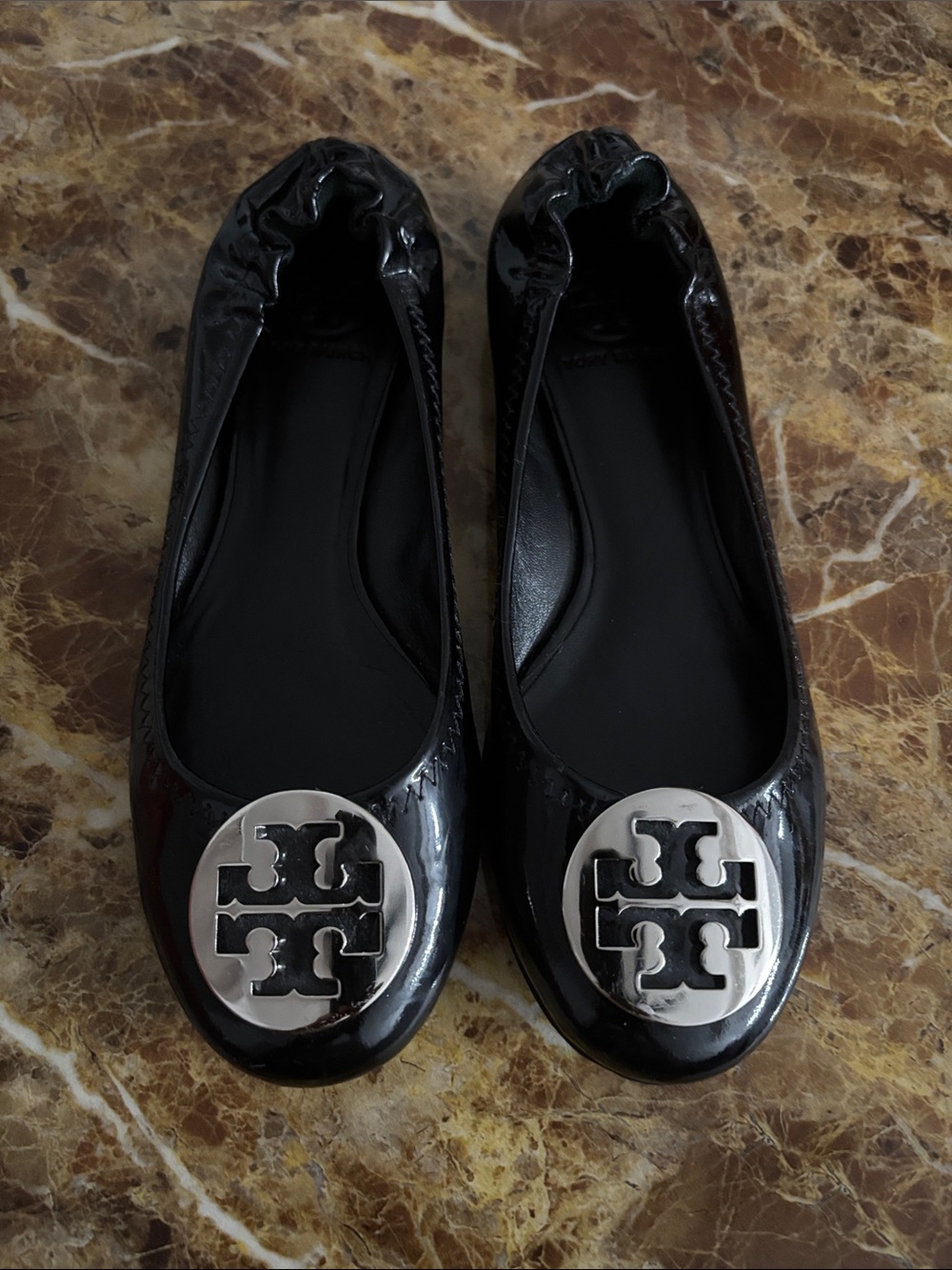 Tory Burch Black Patent Leather Logo Round-Toe Ballet Flats size 7.5